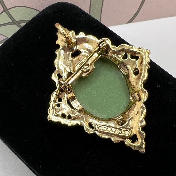 Gerrys Green Resin Cameo Brooch - Picture 5 of 5